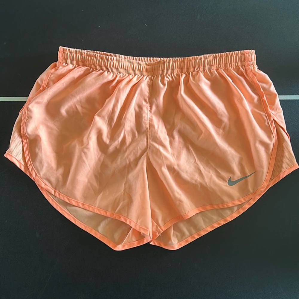 Nike Women’s modern tempo shorts 3”